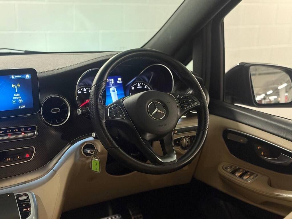 
								2023 Mercedes-Benz V Class 2.0 V300d AMG Line G-Tronic+ full									