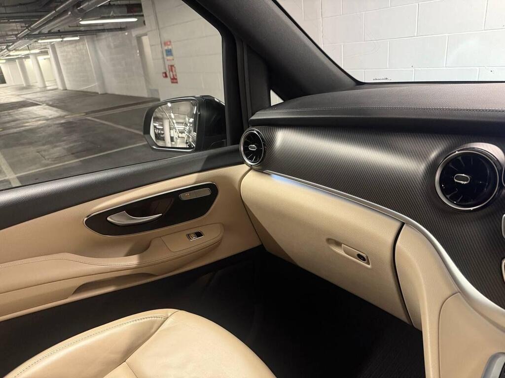 
								2023 Mercedes-Benz V Class 2.0 V300d AMG Line G-Tronic+ full									