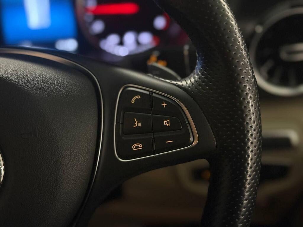 
								2023 Mercedes-Benz V Class 2.0 V300d AMG Line G-Tronic+ full									