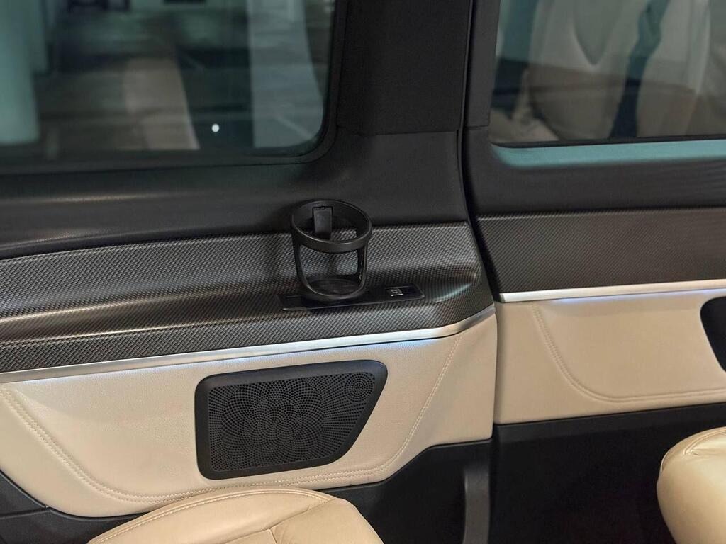 
								2023 Mercedes-Benz V Class 2.0 V300d AMG Line G-Tronic+ full									