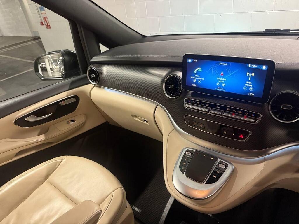 
								2023 Mercedes-Benz V Class 2.0 V300d AMG Line G-Tronic+ full									