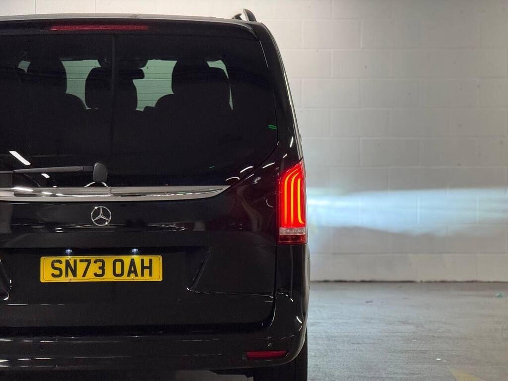 
								2023 Mercedes-Benz V Class 2.0 V300d AMG Line G-Tronic+ full									