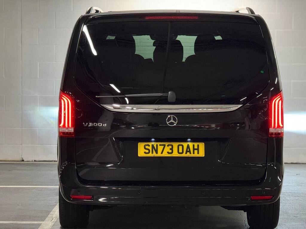 
								2023 Mercedes-Benz V Class 2.0 V300d AMG Line G-Tronic+ full									