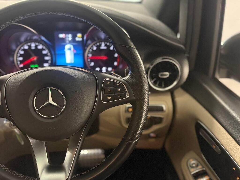 
								2023 Mercedes-Benz V Class 2.0 V300d AMG Line G-Tronic+ full									