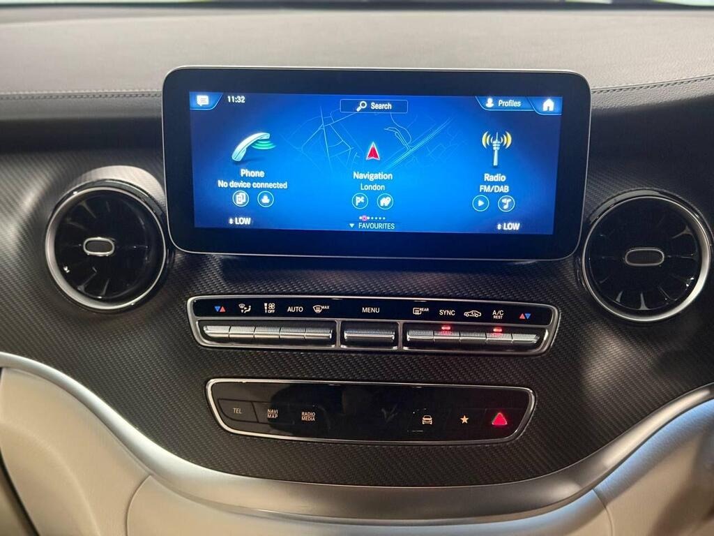 
								2023 Mercedes-Benz V Class 2.0 V300d AMG Line G-Tronic+ full									