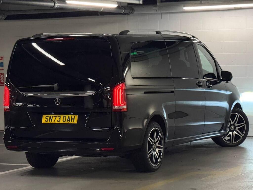 
								2023 Mercedes-Benz V Class 2.0 V300d AMG Line G-Tronic+ full									