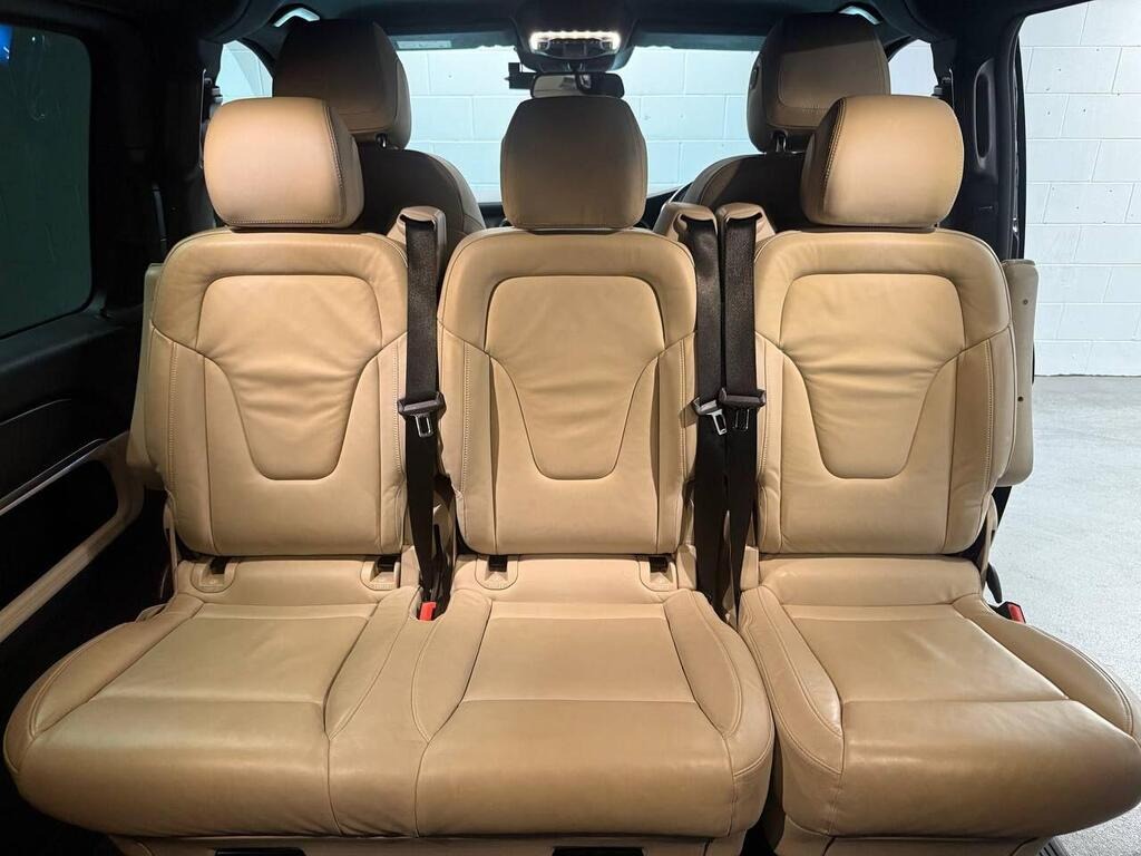 
								2023 Mercedes-Benz V Class 2.0 V300d AMG Line G-Tronic+ full									