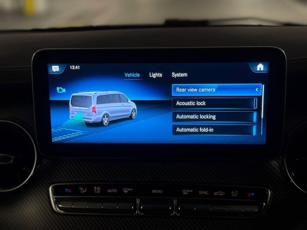 
								2023 Mercedes-Benz V Class 2.0 V300d AMG Line G-Tronic+ full									