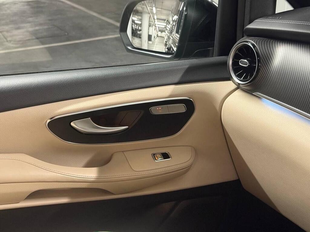 
								2023 Mercedes-Benz V Class 2.0 V300d AMG Line G-Tronic+ full									