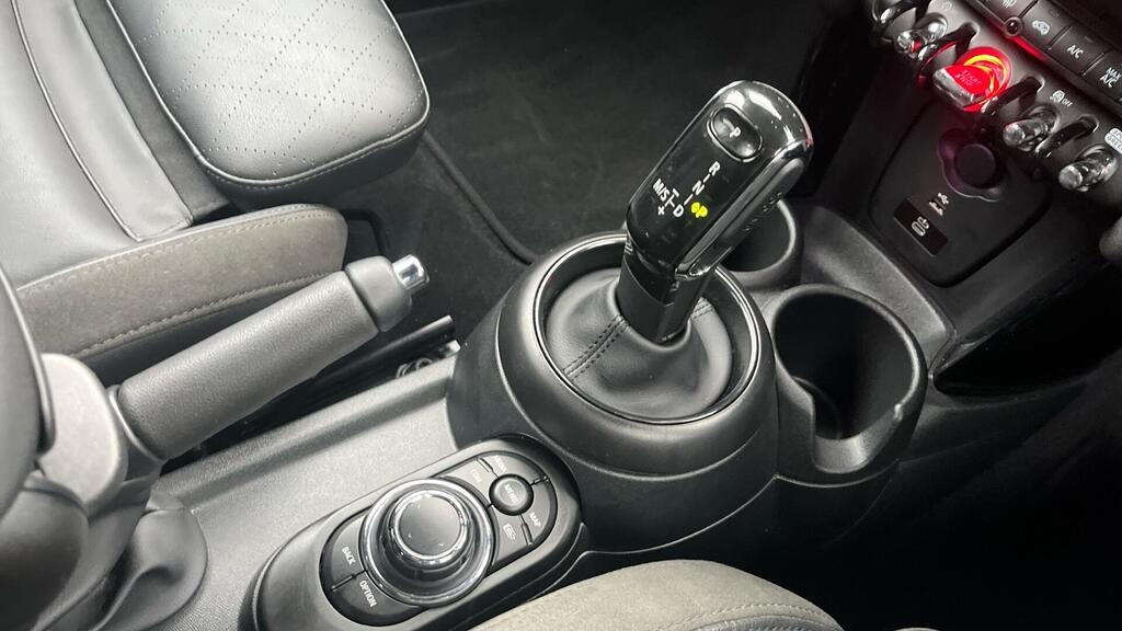 
								2023 MINI Hatch 1.5 Cooper Sport Steptronic full									