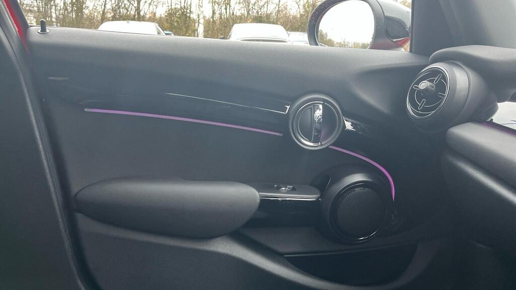 
								2023 MINI Hatch 1.5 Cooper Sport Steptronic full									