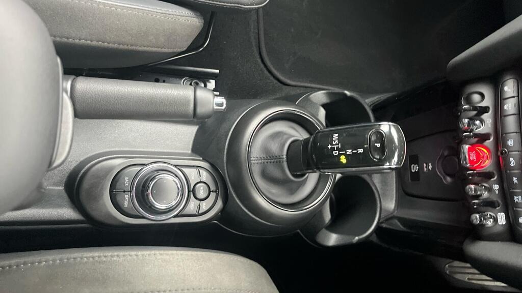 
								2023 MINI Hatch 1.5 Cooper Sport Steptronic full									