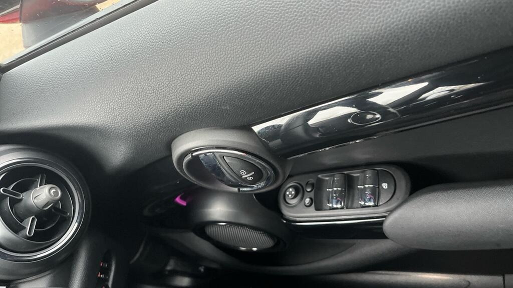 
								2023 MINI Hatch 1.5 Cooper Sport Steptronic full									