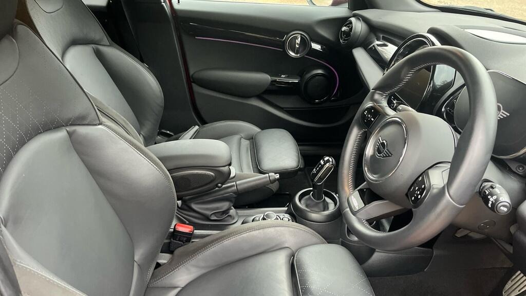 
								2023 MINI Hatch 1.5 Cooper Sport Steptronic full									