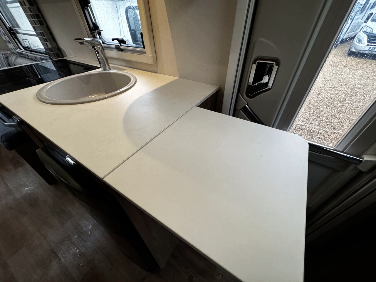 
								2017 Swift Escape 622 full									