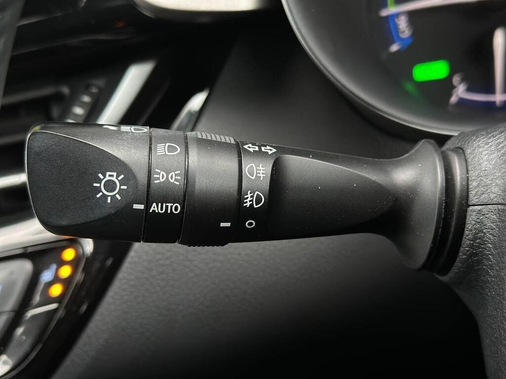 
								2021 Toyota C-HR 2.0 VVT-h Orange Edition CVT full									