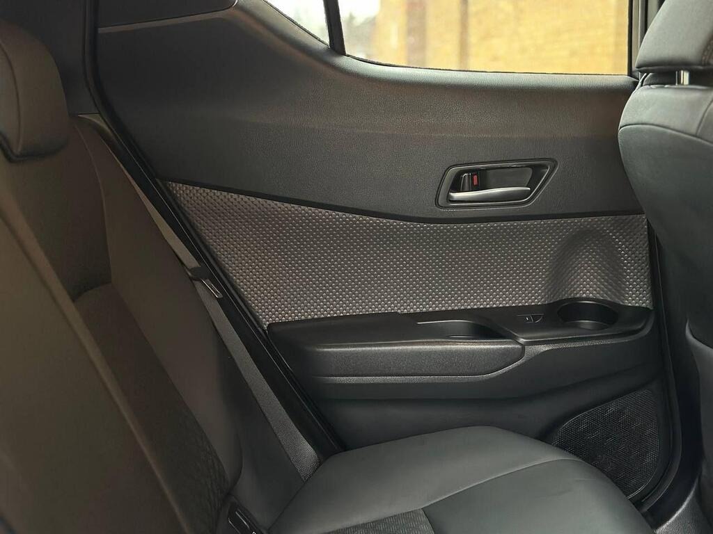 
								2021 Toyota C-HR 2.0 VVT-h Orange Edition CVT full									