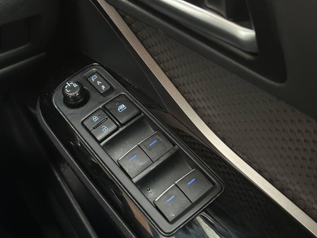 
								2021 Toyota C-HR 2.0 VVT-h Orange Edition CVT full									