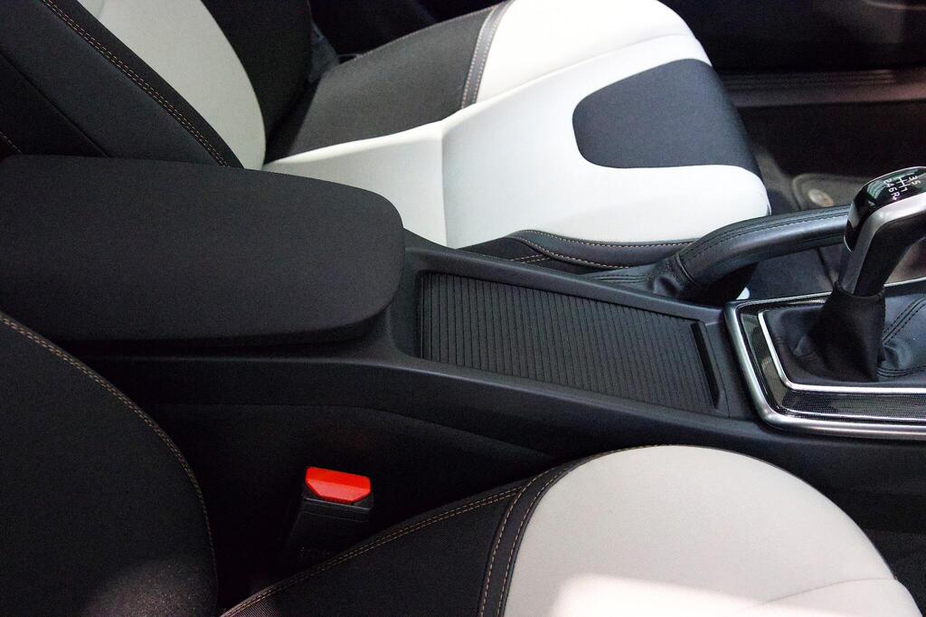 
								2016 Volvo V40 Cross Country 2.0 D3 full									