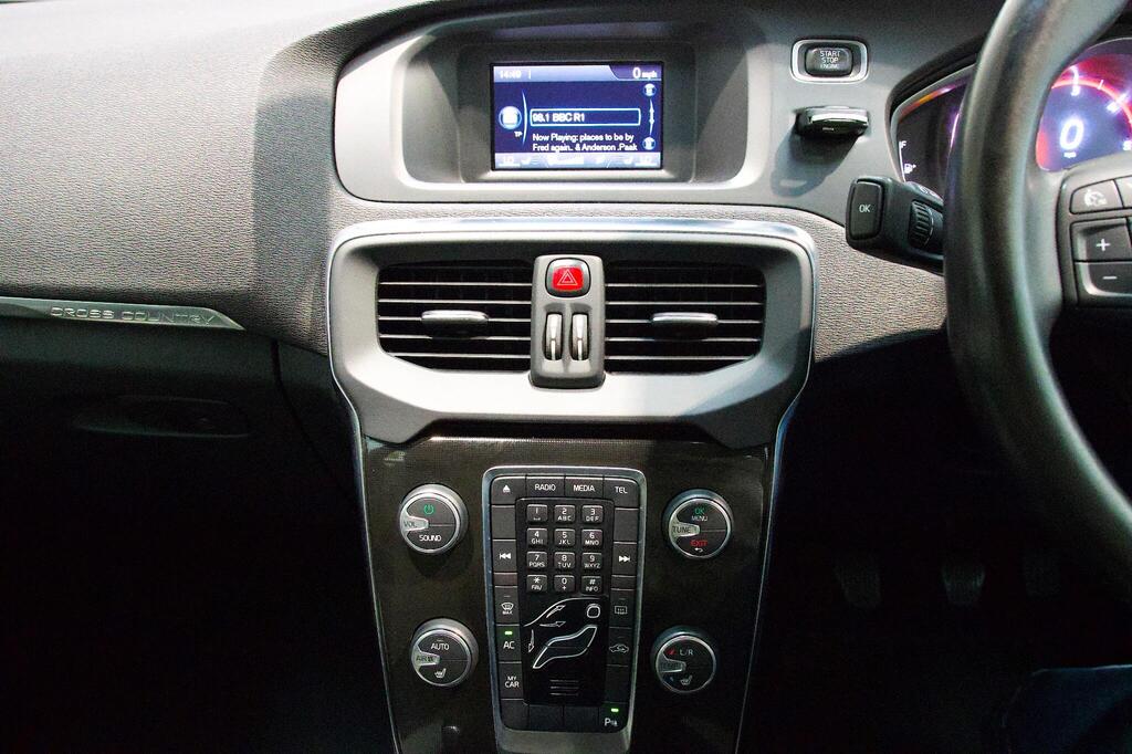 
								2016 Volvo V40 Cross Country 2.0 D3 full									