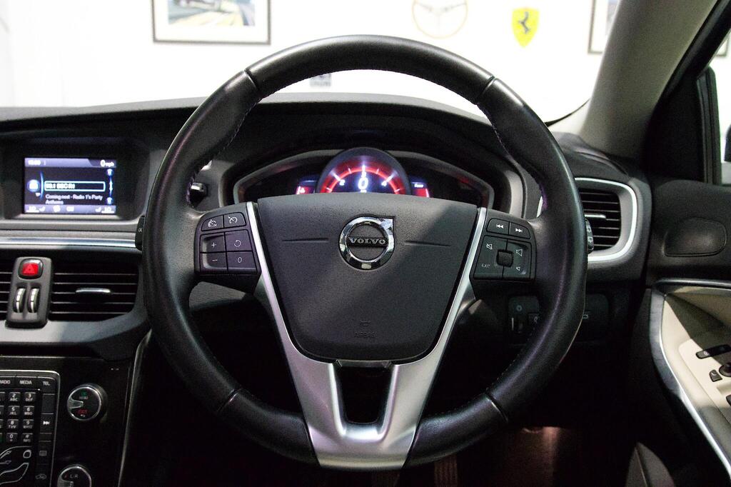 
								2016 Volvo V40 Cross Country 2.0 D3 full									