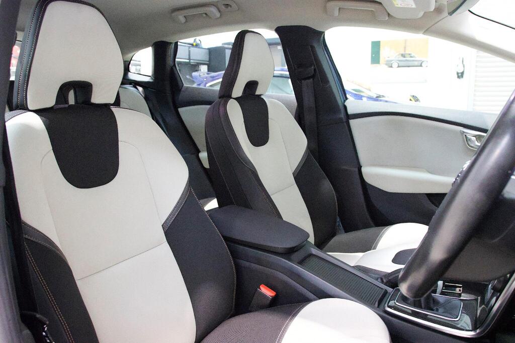 
								2016 Volvo V40 Cross Country 2.0 D3 full									