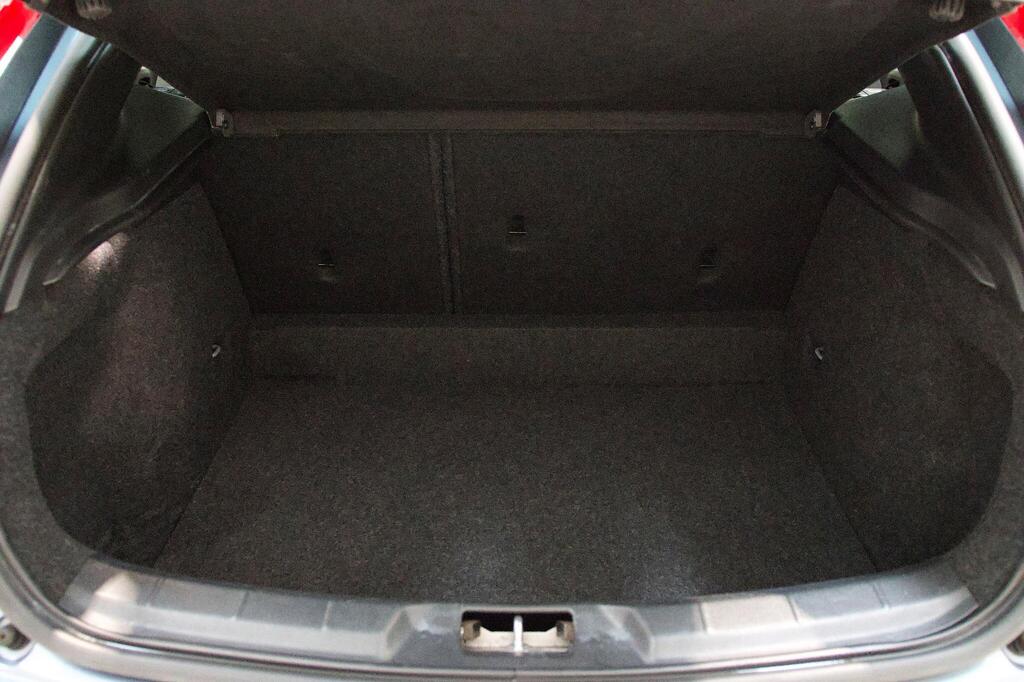 
								2016 Volvo V40 Cross Country 2.0 D3 full									