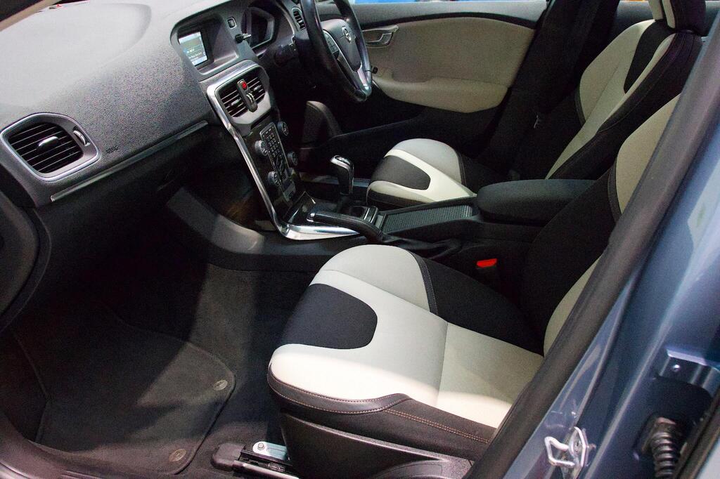 
								2016 Volvo V40 Cross Country 2.0 D3 full									