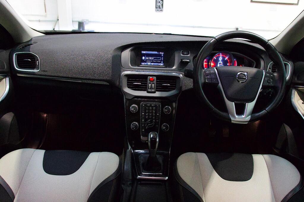 
								2016 Volvo V40 Cross Country 2.0 D3 full									