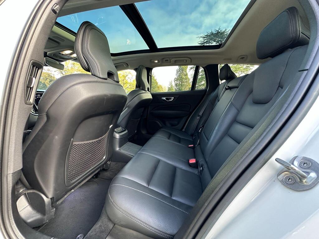 
								2022 Volvo V60 2.0h T6 Recharge 18.8kWh Ultimate Auto AWD full									