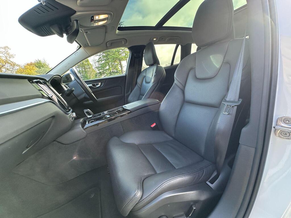 
								2022 Volvo V60 2.0h T6 Recharge 18.8kWh Ultimate Auto AWD full									