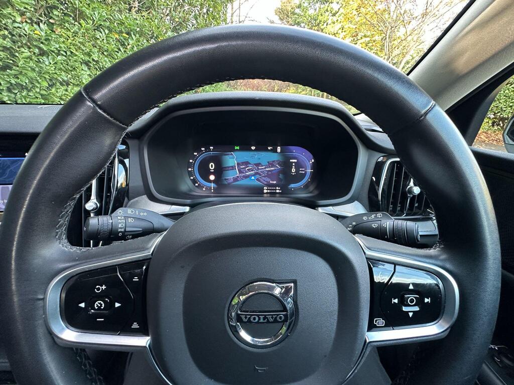 
								2022 Volvo V60 2.0h T6 Recharge 18.8kWh Ultimate Auto AWD full									