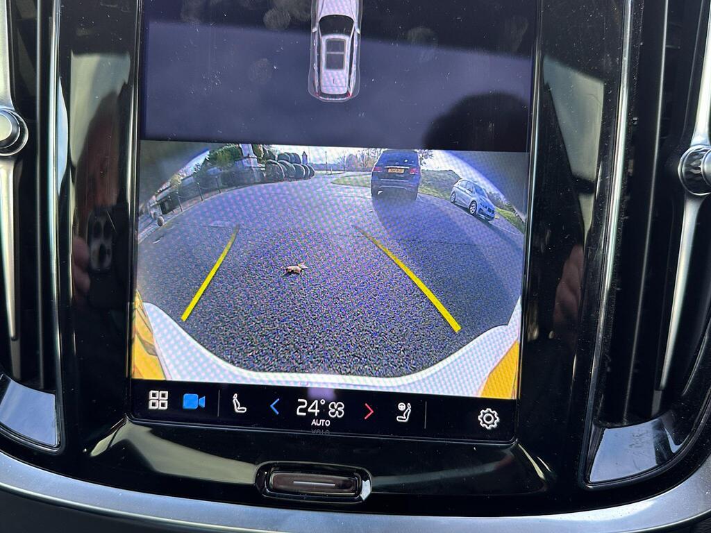 
								2022 Volvo V60 2.0h T6 Recharge 18.8kWh Ultimate Auto AWD full									