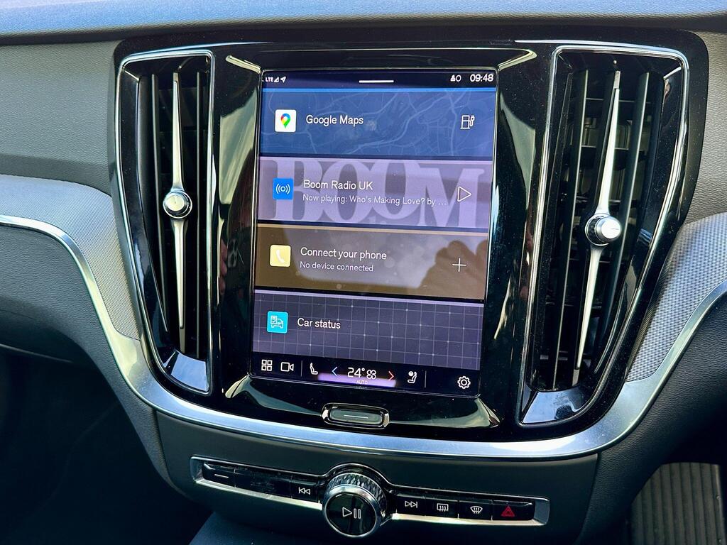 
								2022 Volvo V60 2.0h T6 Recharge 18.8kWh Ultimate Auto AWD full									