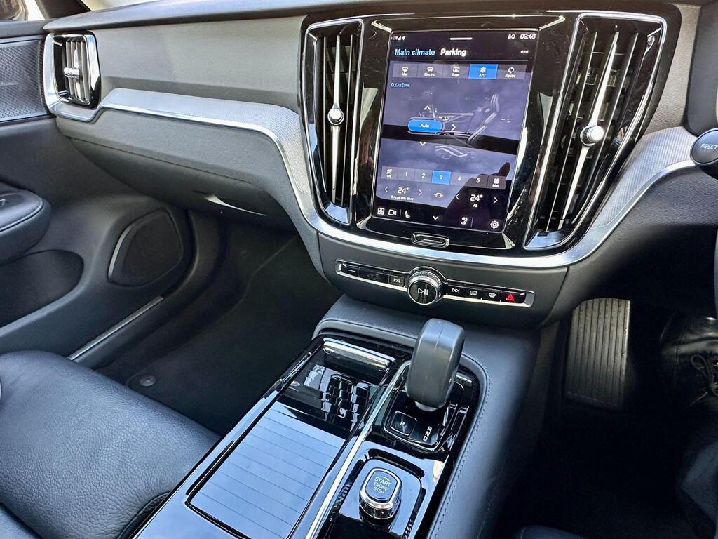 
								2022 Volvo V60 2.0h T6 Recharge 18.8kWh Ultimate Auto AWD full									