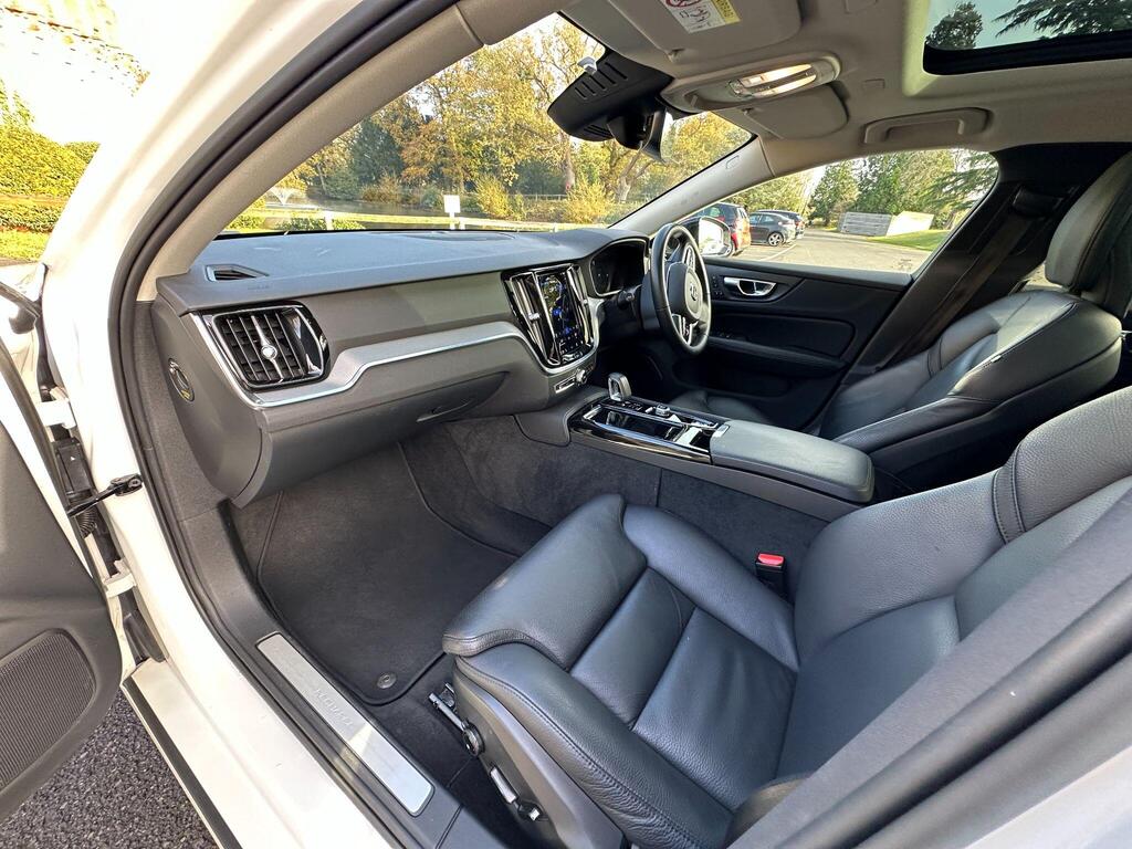 
								2022 Volvo V60 2.0h T6 Recharge 18.8kWh Ultimate Auto AWD full									