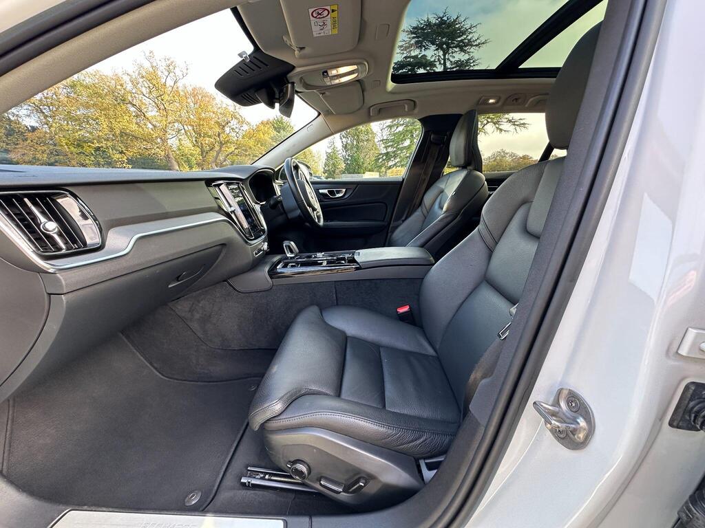 
								2022 Volvo V60 2.0h T6 Recharge 18.8kWh Ultimate Auto AWD full									