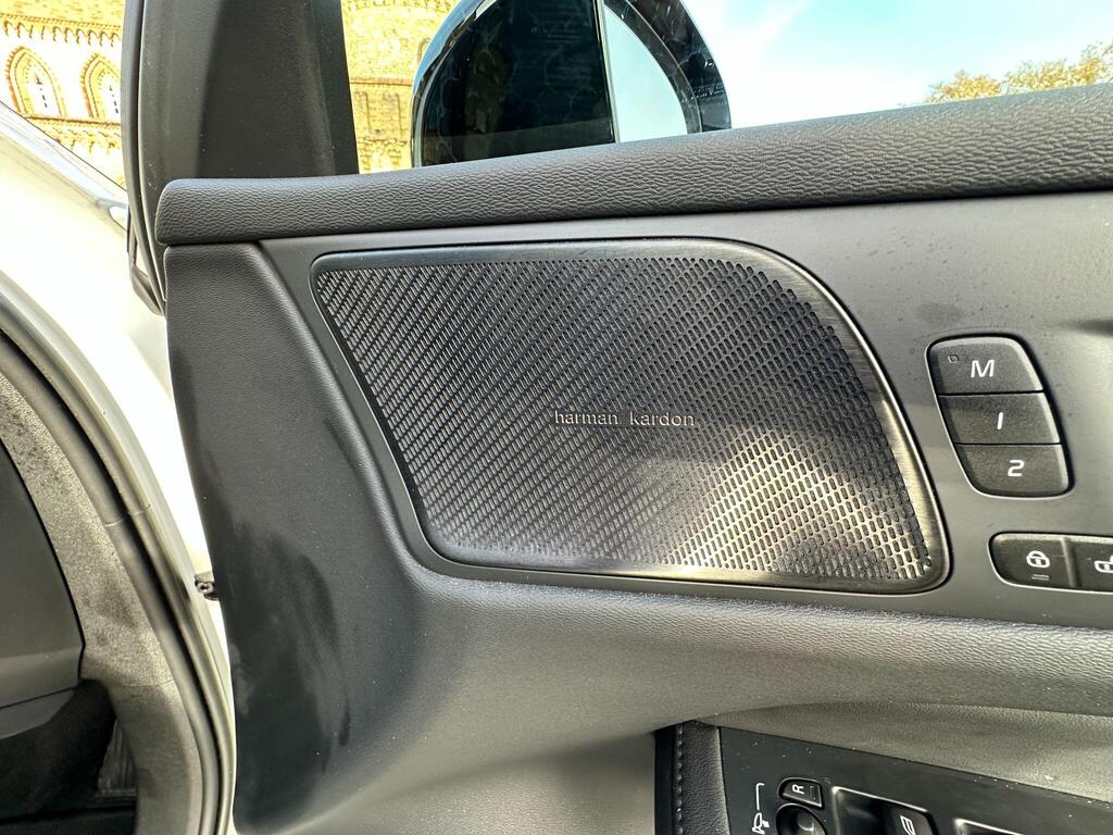 
								2022 Volvo V60 2.0h T6 Recharge 18.8kWh Ultimate Auto AWD full									