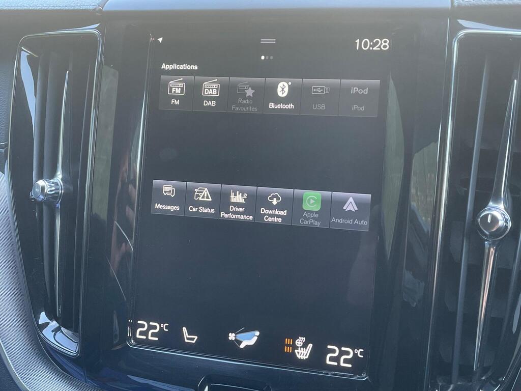 
								2020 Volvo XC60 2.0 B5 MHEV R-Design full									