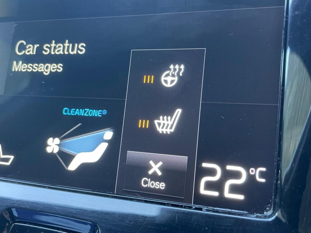 
								2020 Volvo XC60 2.0 B5 MHEV R-Design full									