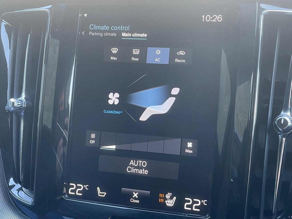 
								2020 Volvo XC60 2.0 B5 MHEV R-Design full									