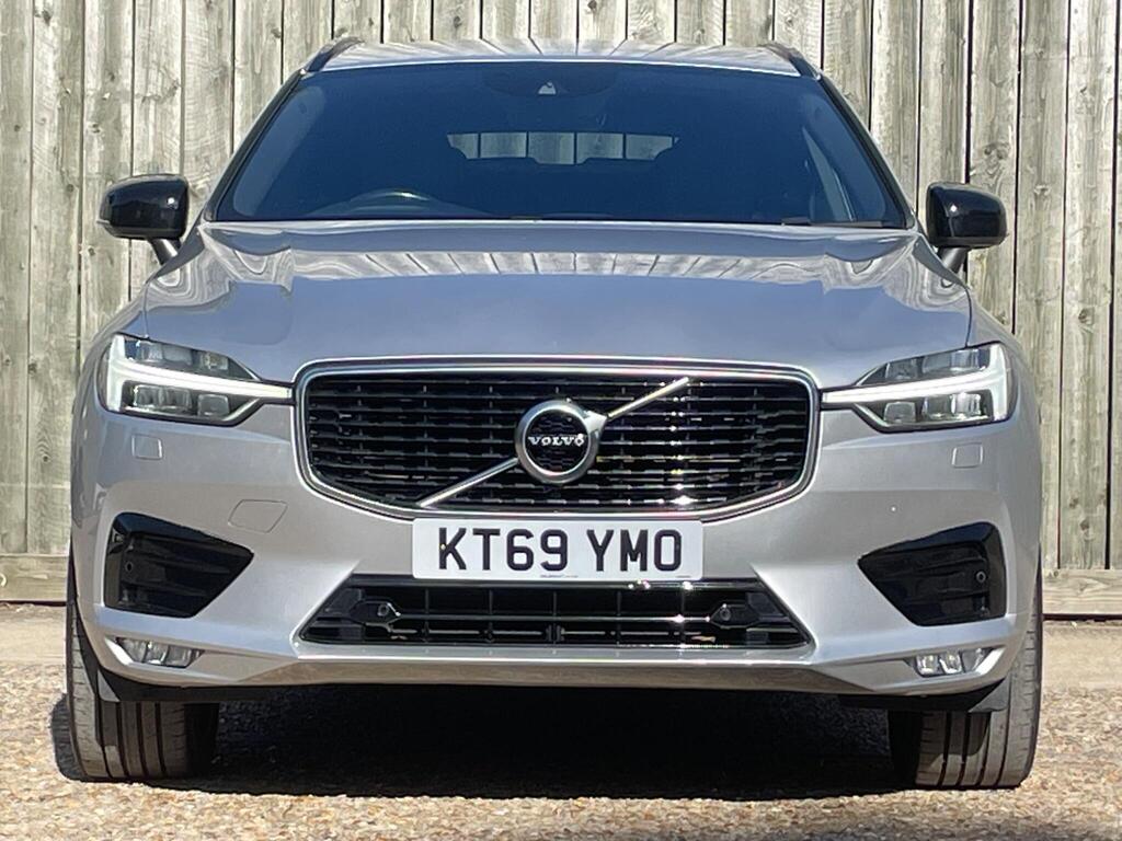 
								2020 Volvo XC60 2.0 B5 MHEV R-Design full									