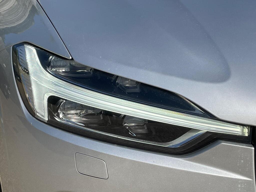 
								2020 Volvo XC60 2.0 B5 MHEV R-Design full									