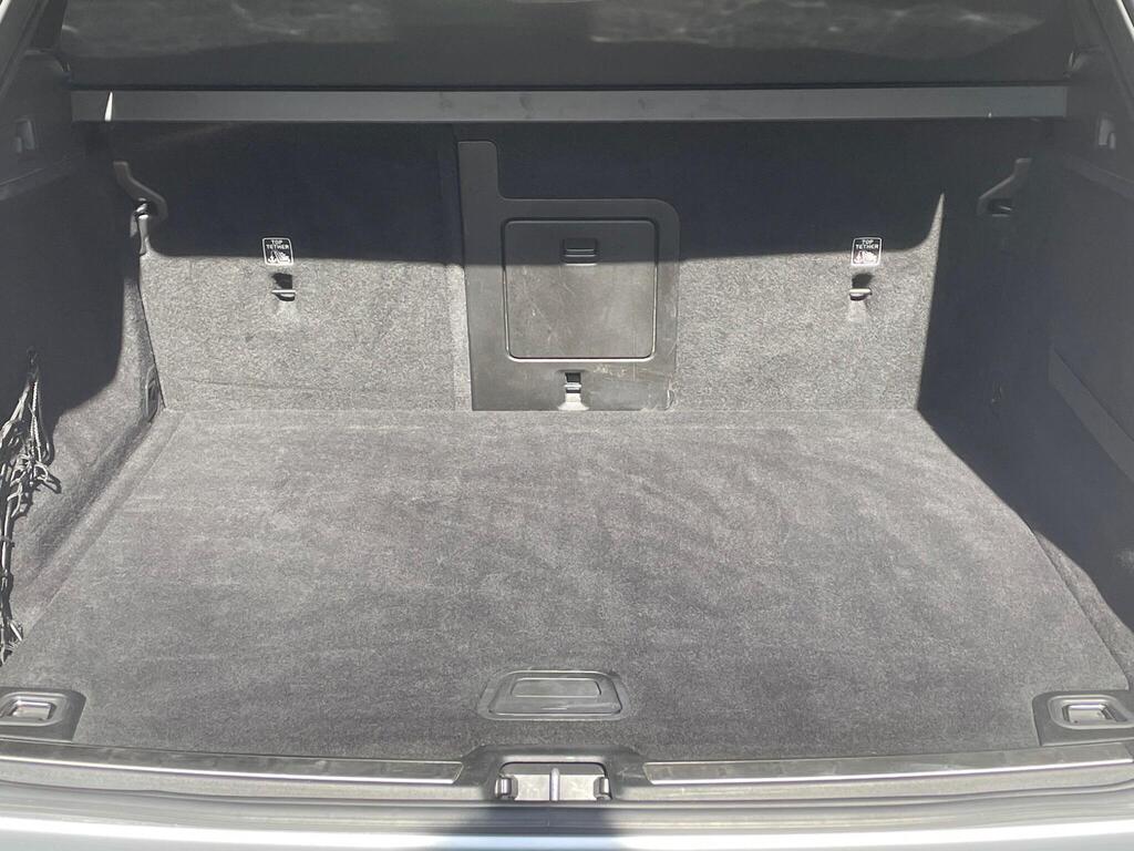 
								2020 Volvo XC60 2.0 B5 MHEV R-Design full									