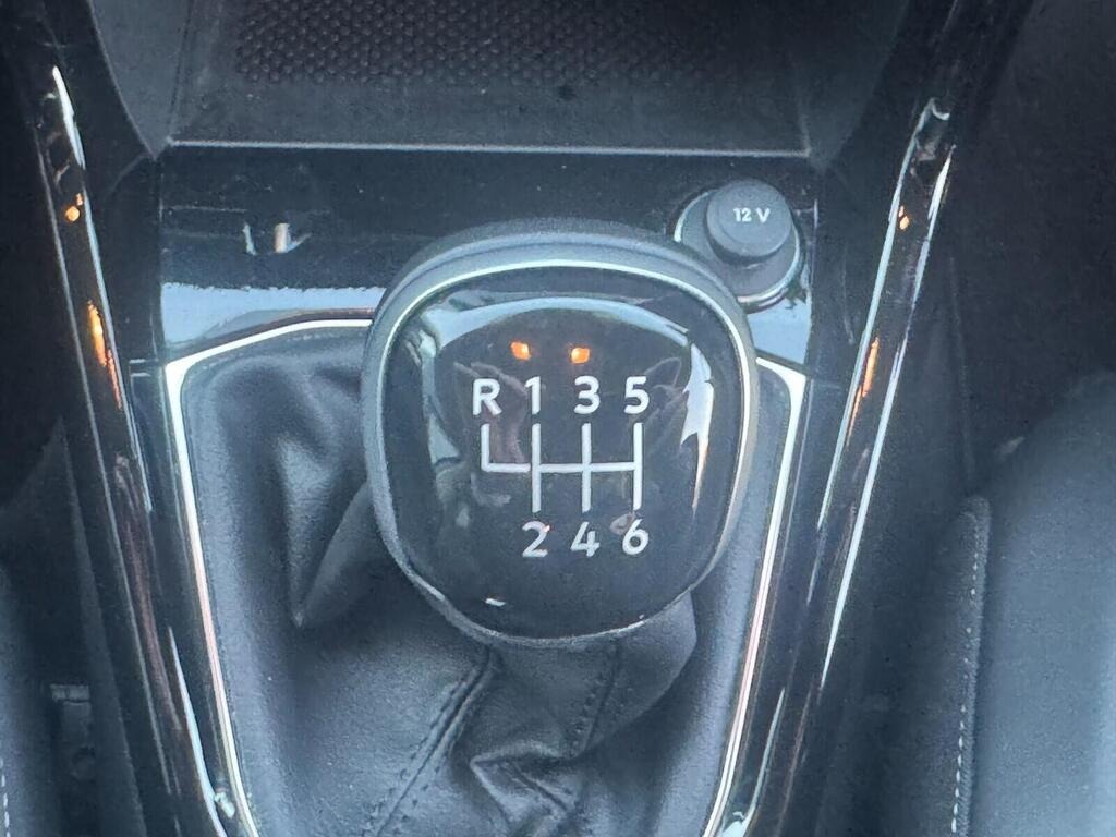 
								2021 Volkswagen T-Cross 1.0 TSI Black Edition full									