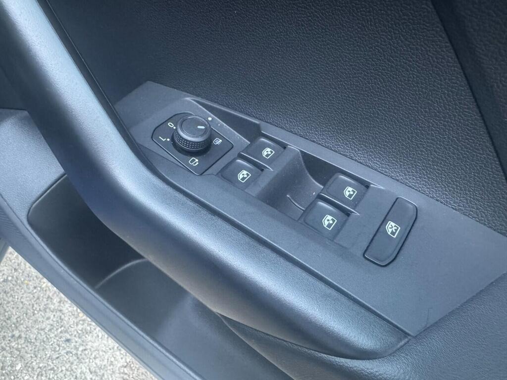 
								2021 Volkswagen T-Cross 1.0 TSI Black Edition full									