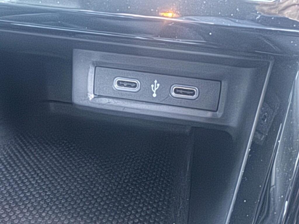 
								2021 Volkswagen T-Cross 1.0 TSI Black Edition full									