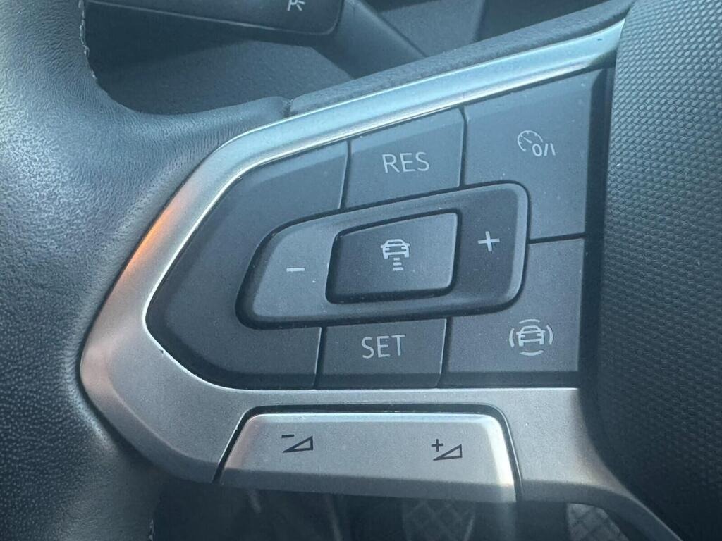 
								2021 Volkswagen T-Cross 1.0 TSI Black Edition full									