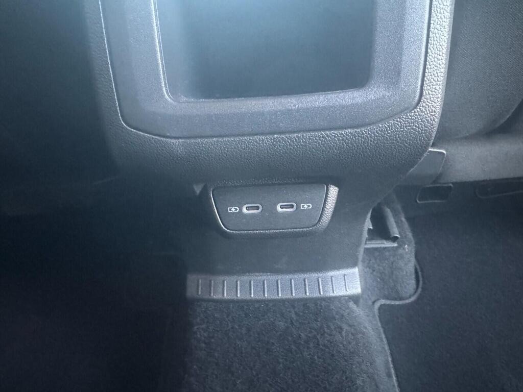 
								2021 Volkswagen T-Cross 1.0 TSI Black Edition full									