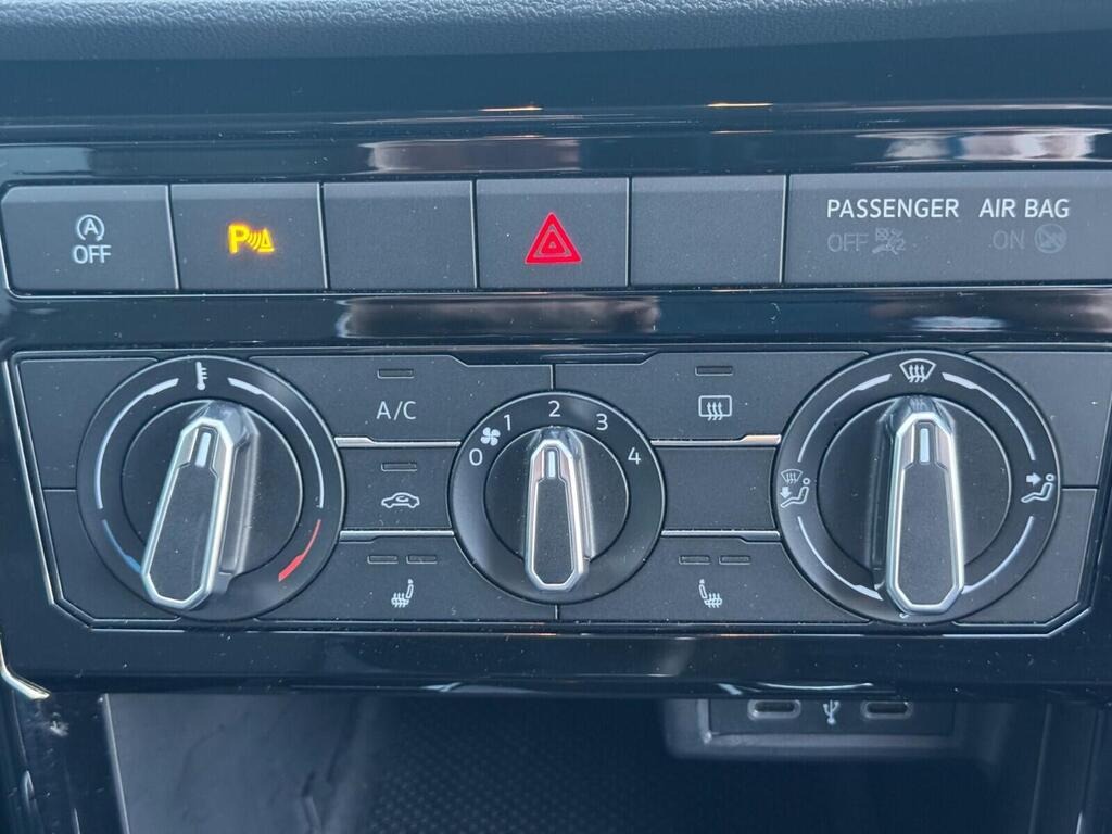 
								2021 Volkswagen T-Cross 1.0 TSI Black Edition full									